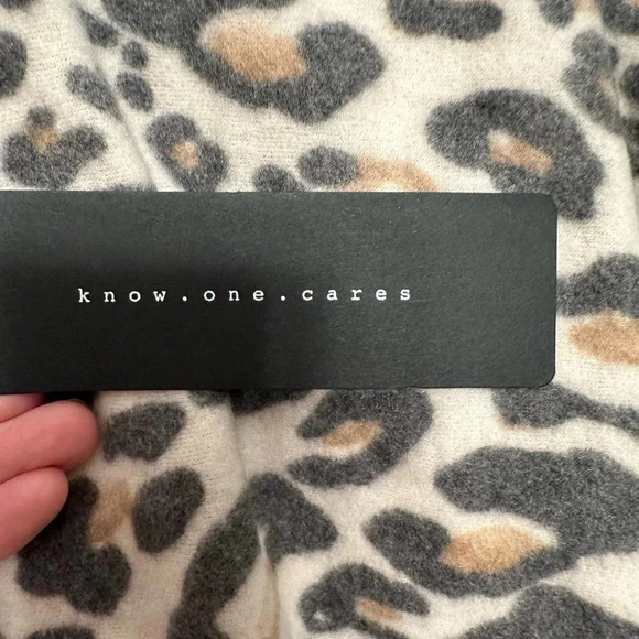 Know One Cares NWT’s leopard print brushed knit top. Size small - Picture 5 of 5